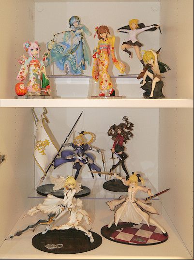 Des figurines dans des Platsa